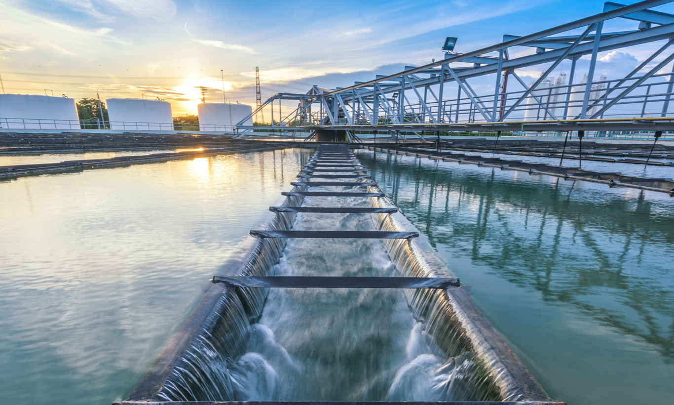 Exemple d'usine de traitement suite à investir dans l’eau.